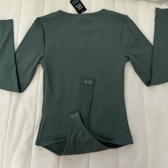 Express Body Contour Double Layer Crew Neck Thong Bodysuit - Picture 9 of 12